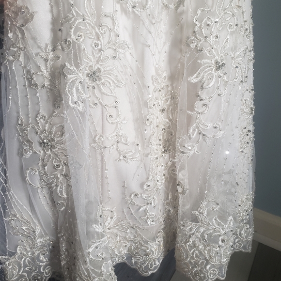 Allure wedding dress - Picture 12 of 16